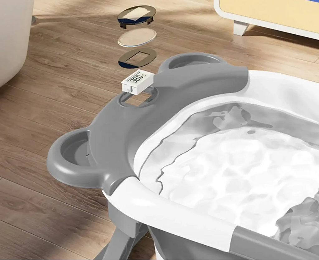 Baignoire pliable bébé éco avec thermomètre intégré, design compact et sécurisé pour le bain des tout-petits, en matériaux durables et confortables.